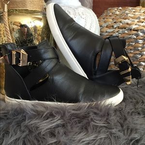 Rock and Republic Shoes